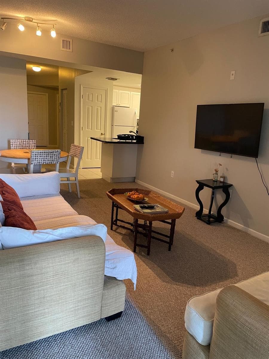 2060 Greenview Shores Boulevard 319 photo 7