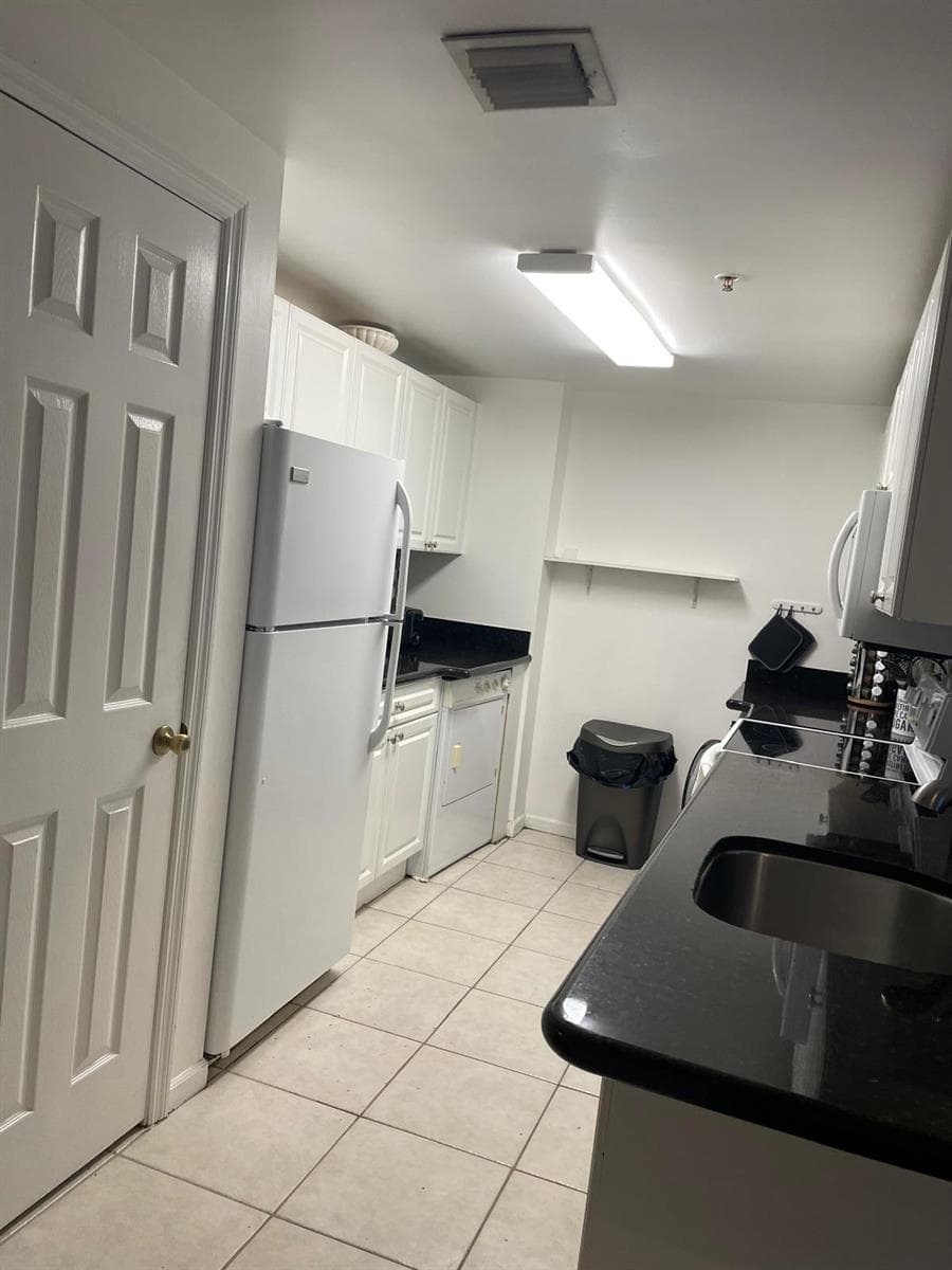 2060 Greenview Shores Boulevard 319 photo 3