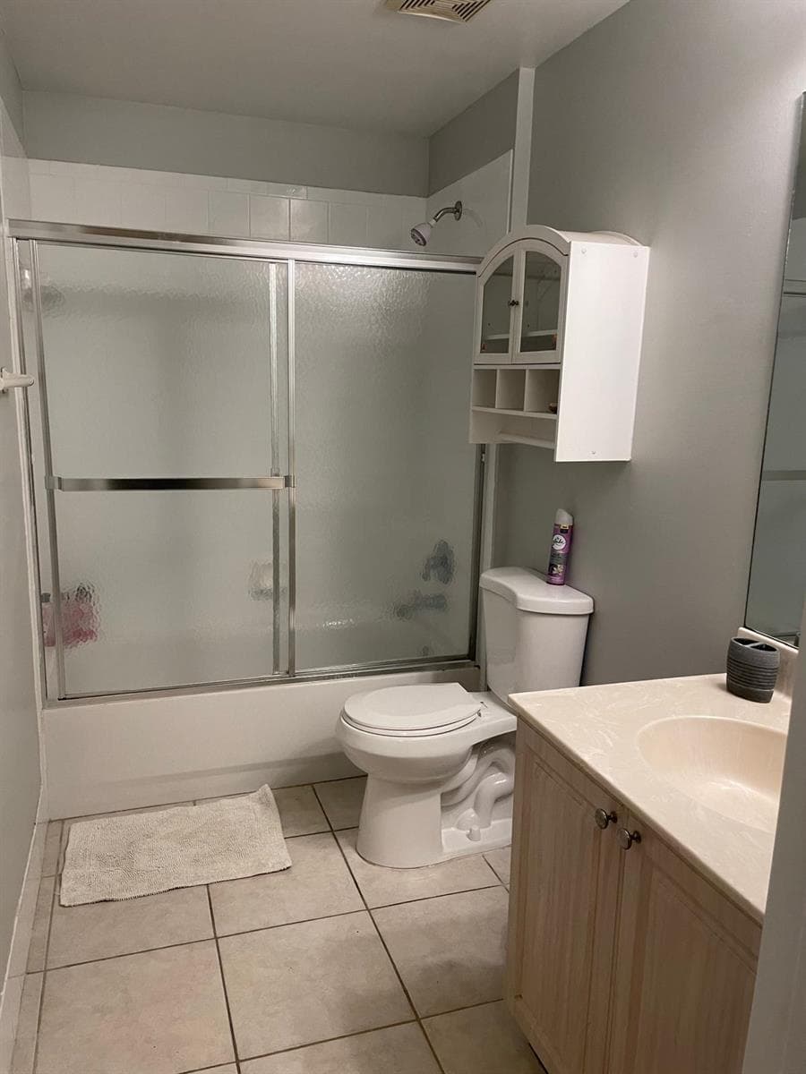 2060 Greenview Shores Boulevard 319 photo 18