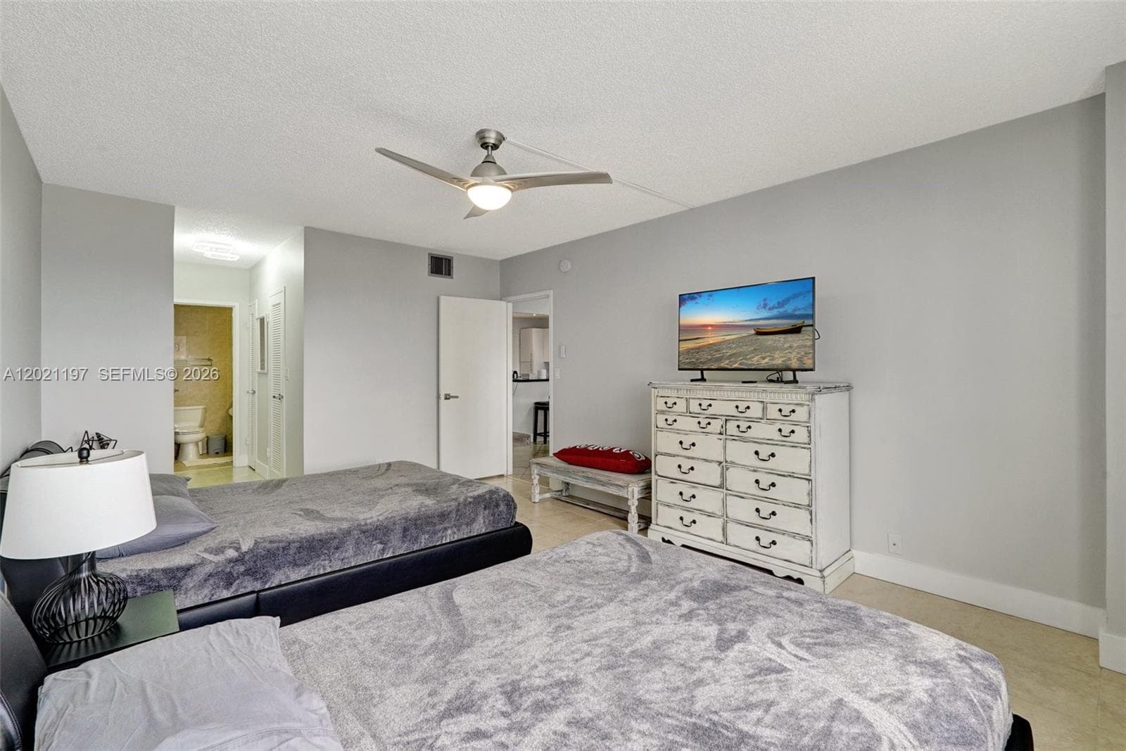 3725 Ocean Dr 812 photo 16