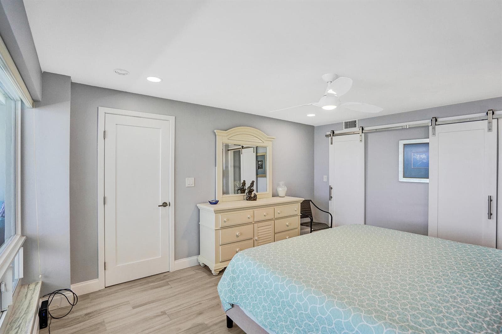 1169 Hillsboro 203 photo 23