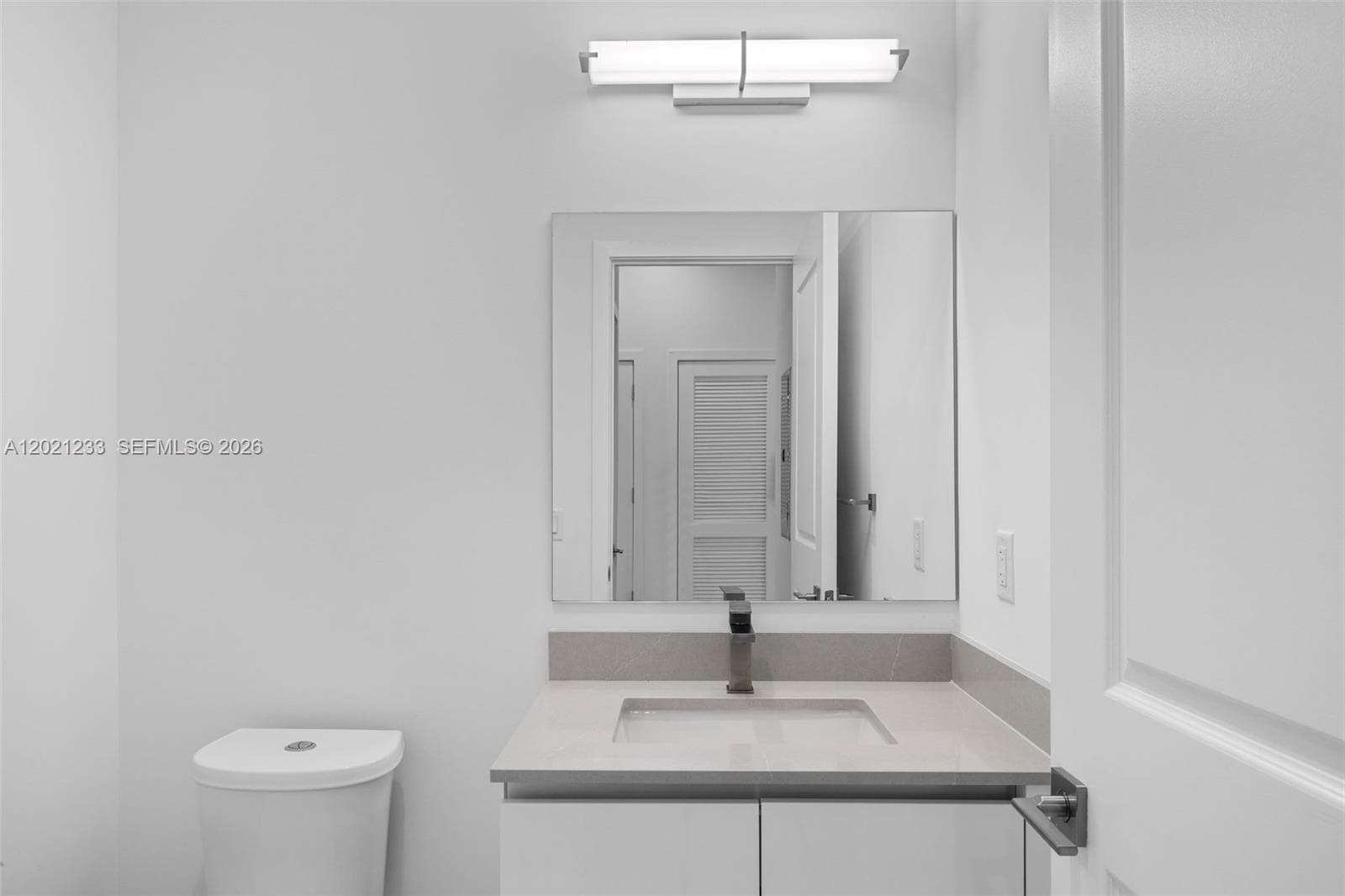 101 Diplomat Pkwy 506 photo 16