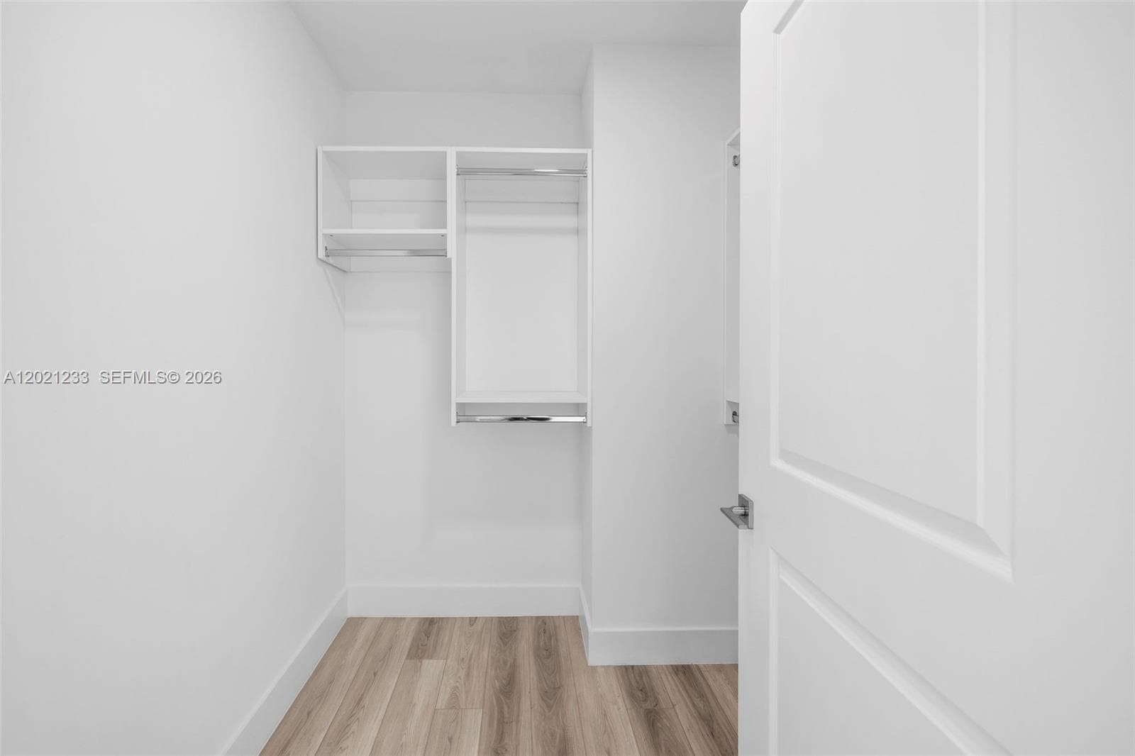 101 Diplomat Pkwy 506 photo 24