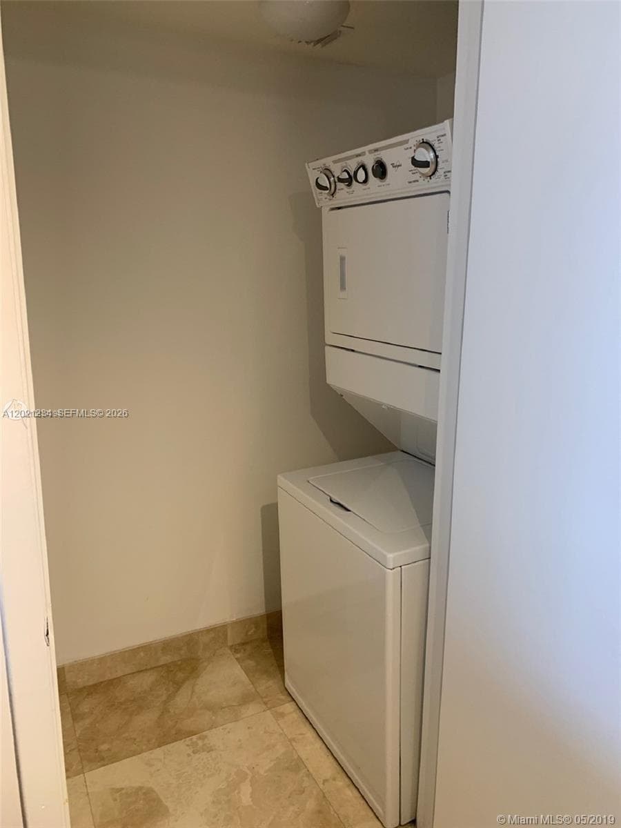 475 Brickell Ave 1813 photo 17