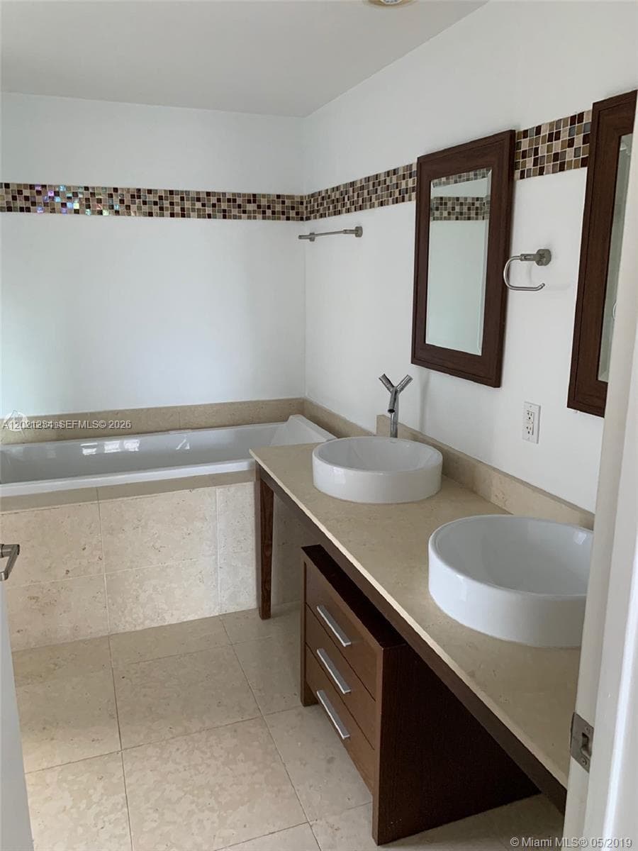 475 Brickell Ave 1813 photo 12
