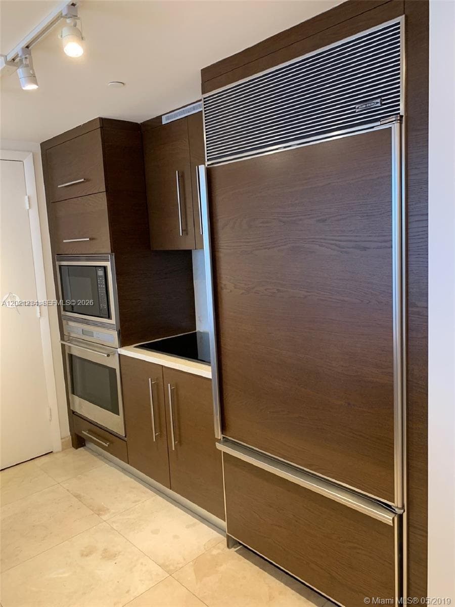 475 Brickell Ave 1813 photo 9