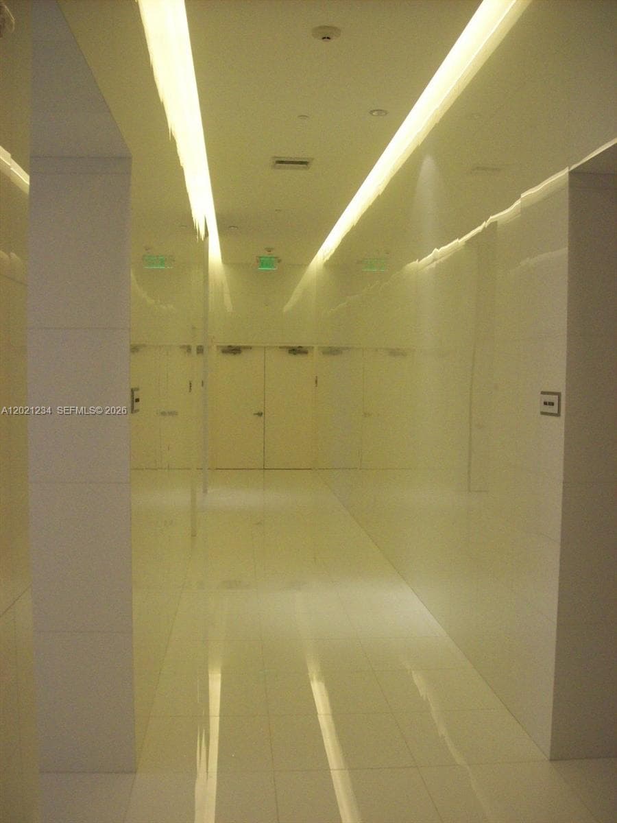 475 Brickell Ave 1813 photo 18