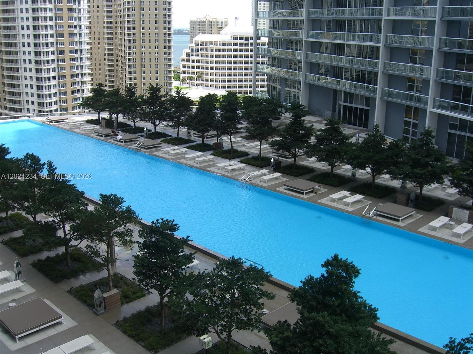 475 Brickell Ave 1813 photo 4