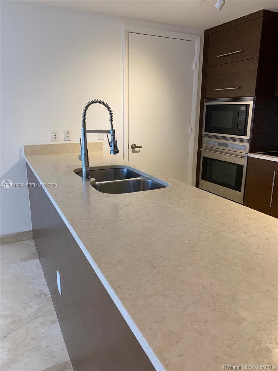 475 Brickell Ave 1813 photo 8