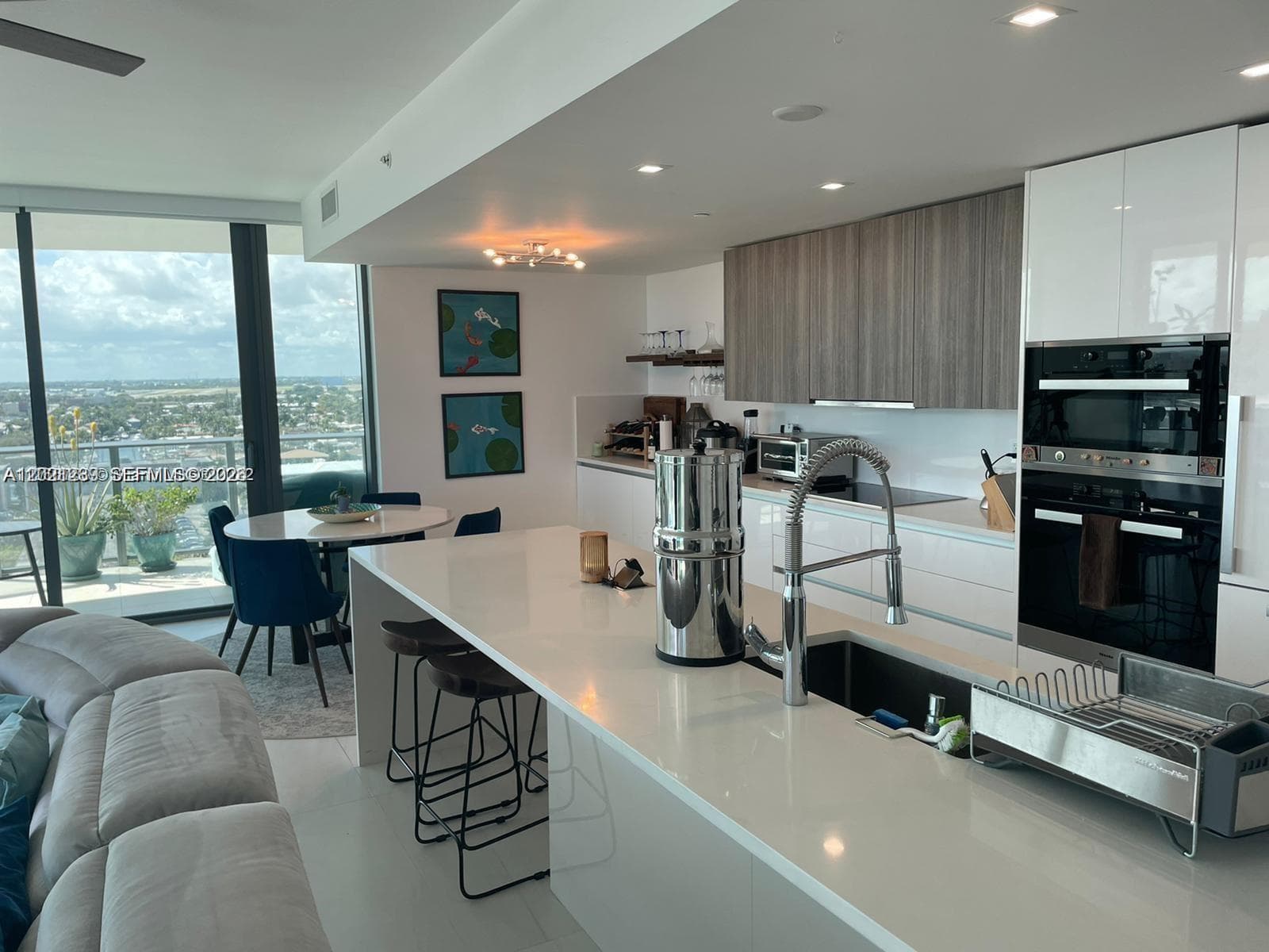 730 Ocean Blvd 1205 photo 4