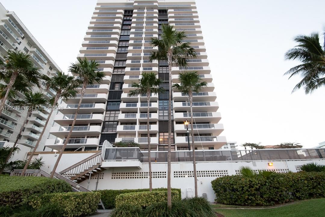 5757 Collins Ave 703 photo 1