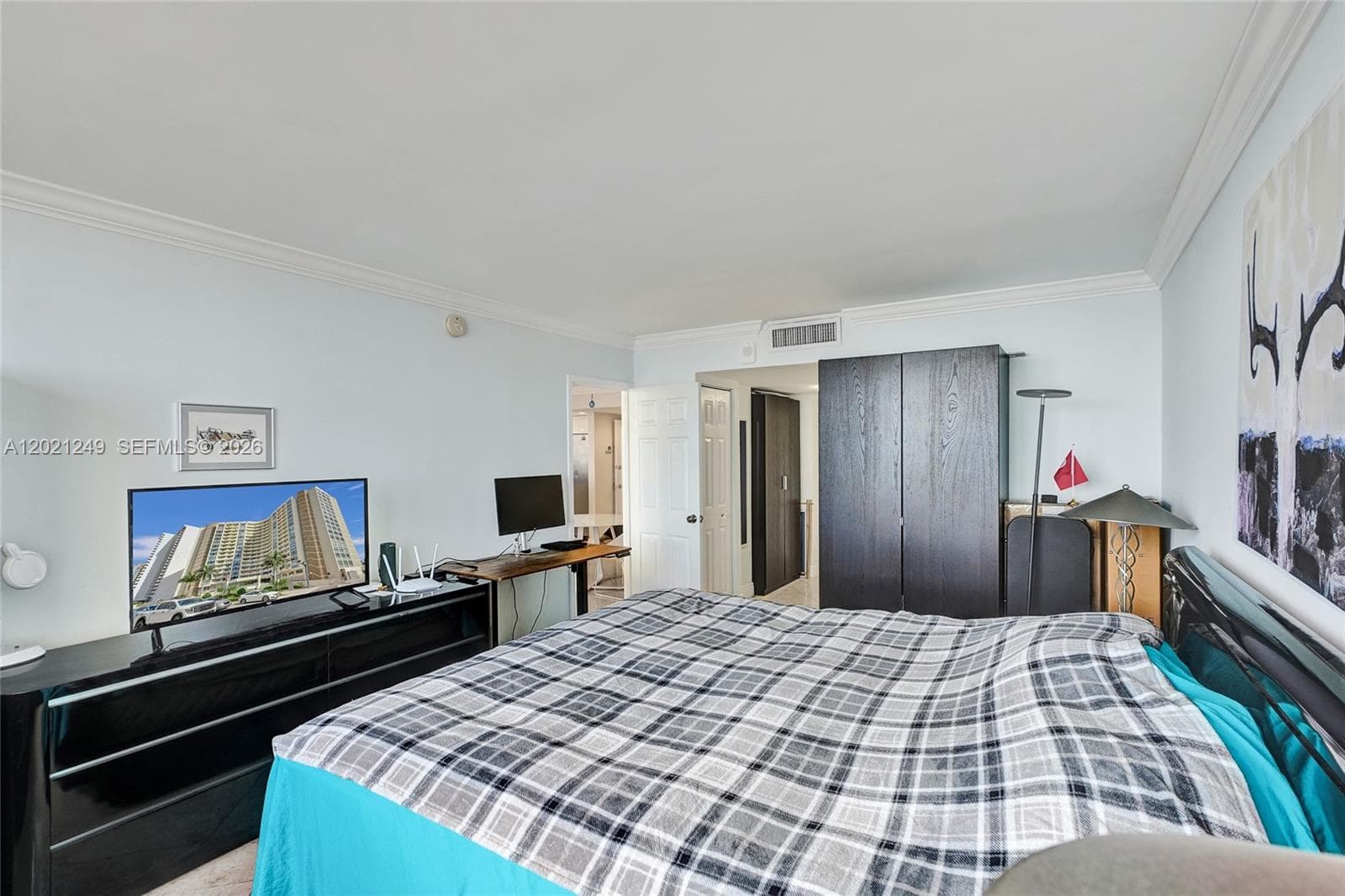 3180 Ocean Dr 415 photo 13