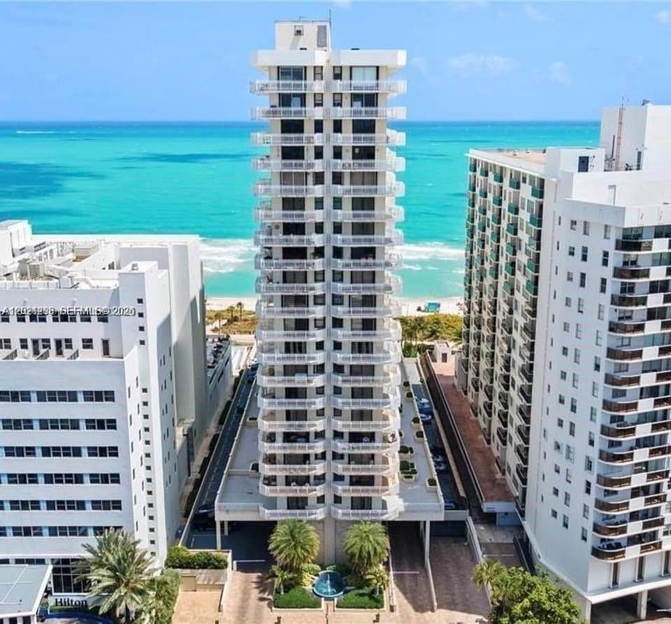 6061 Collins Ave 11B photo 1