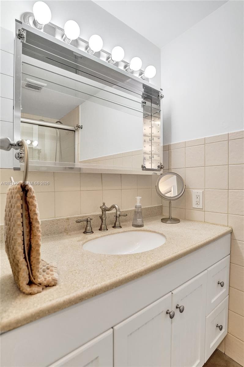 500 21st Ave 211 photo 17