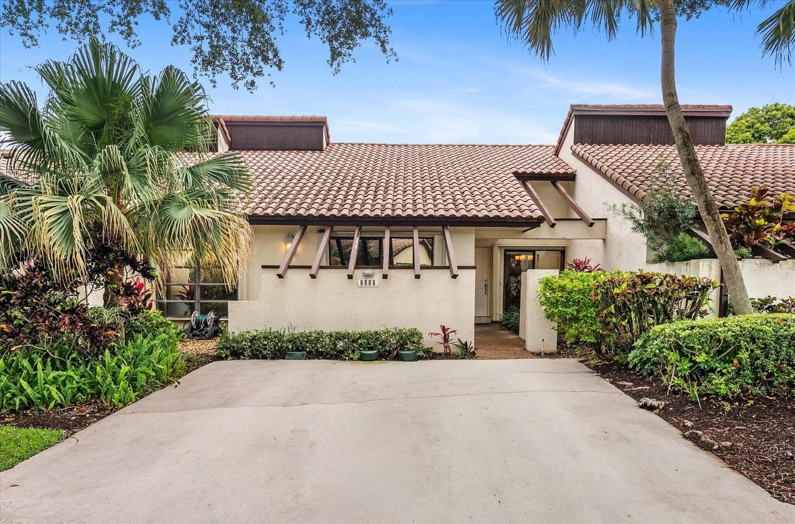 6886 Tiburon Circle photo 1