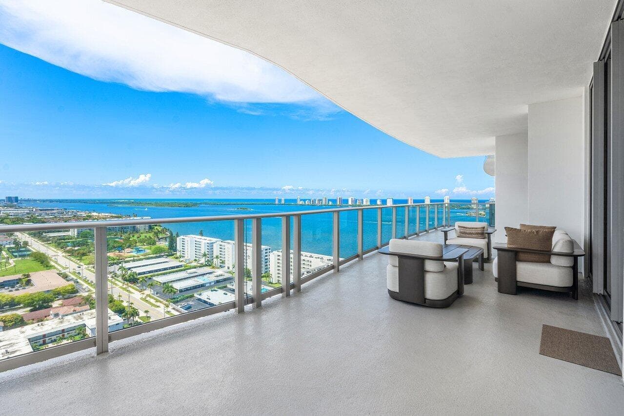 220 Lake Shore Drive 2109 photo 1