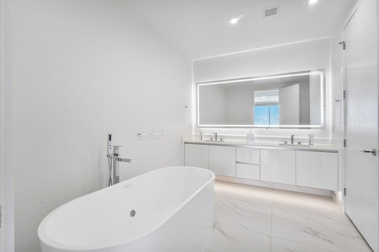 220 Lake Shore Drive 2109 photo 24