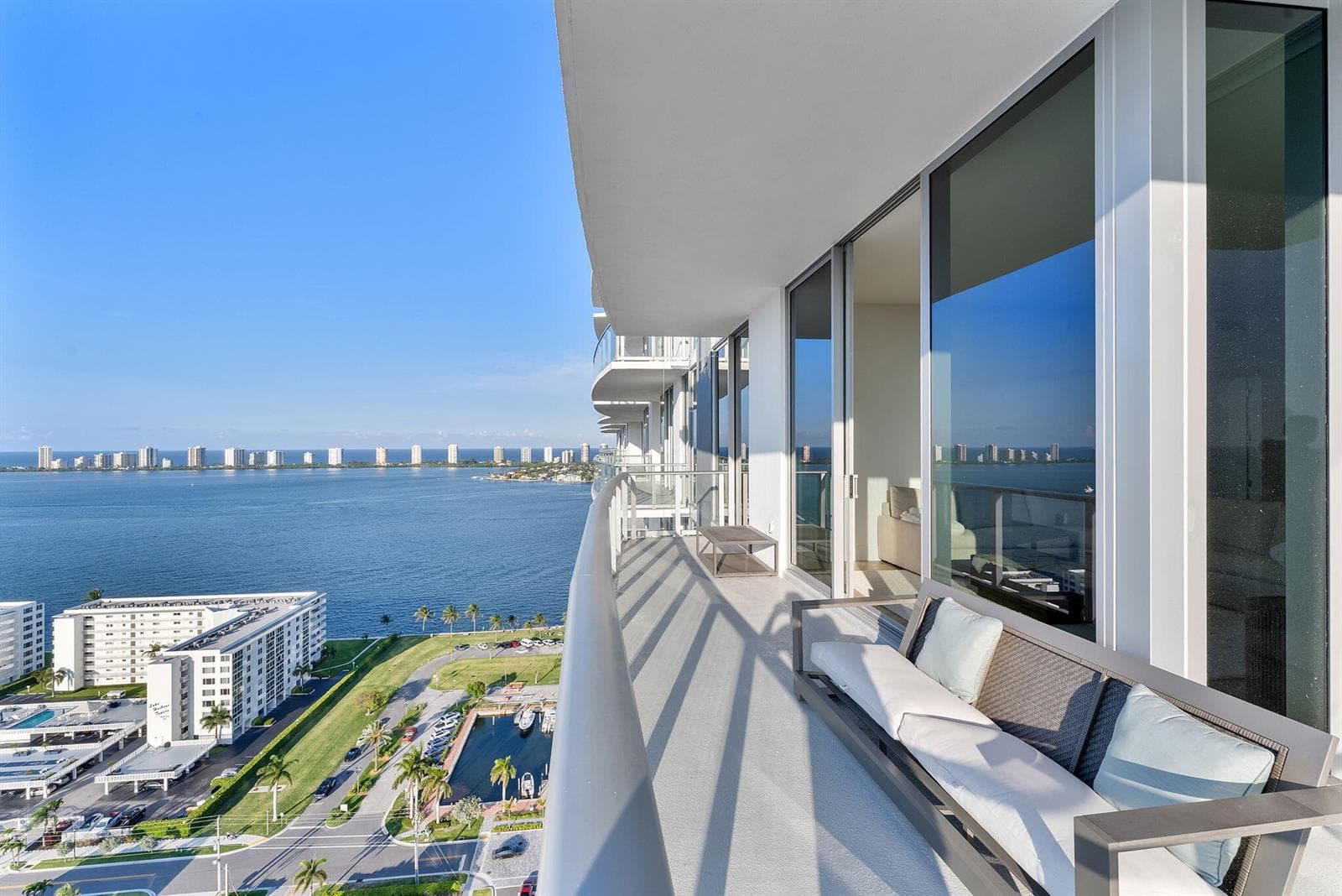 220 Lake Shore Drive Penthouse 2321 photo 3