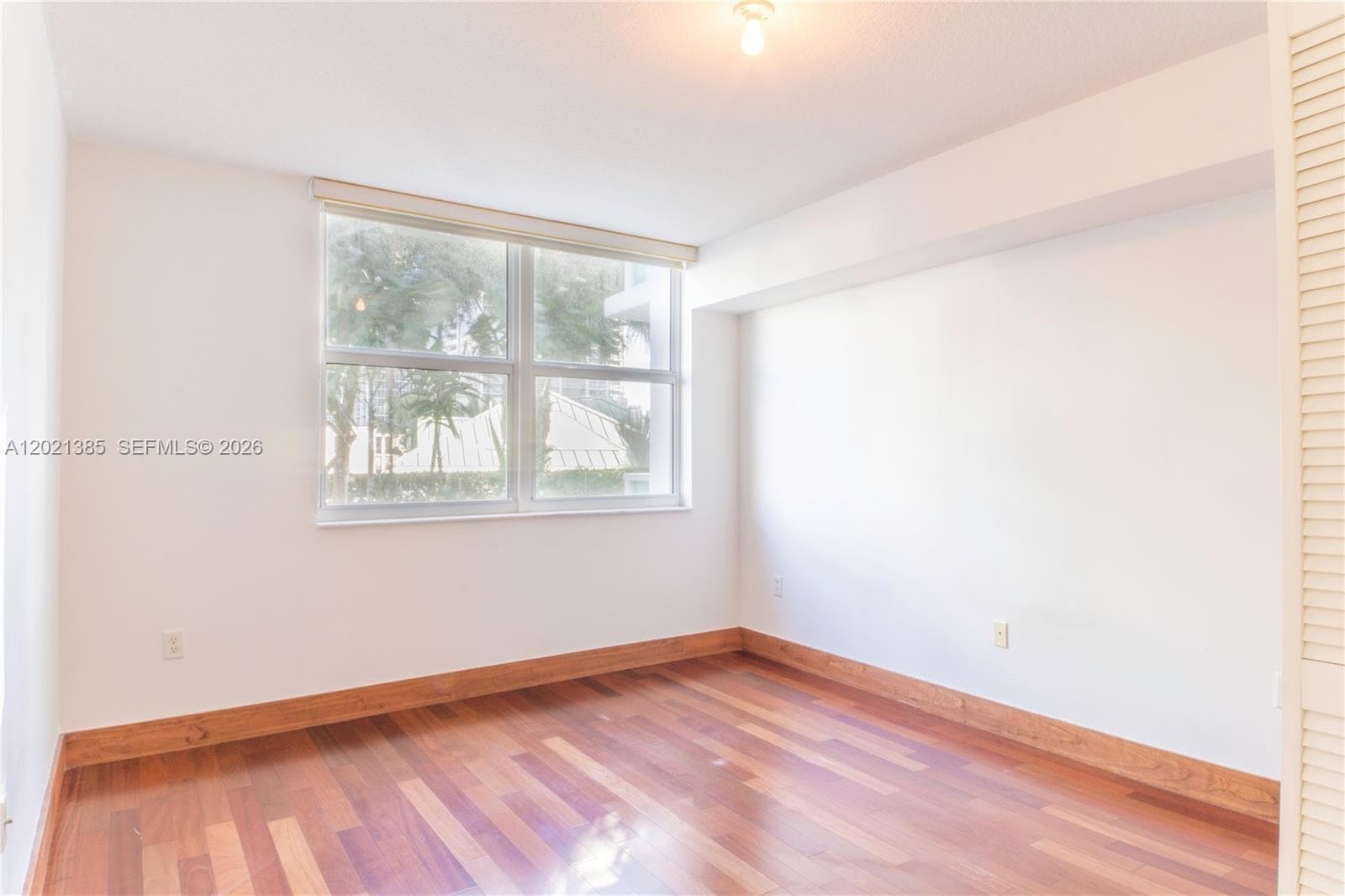 31 SE 5th St 1208 photo 9
