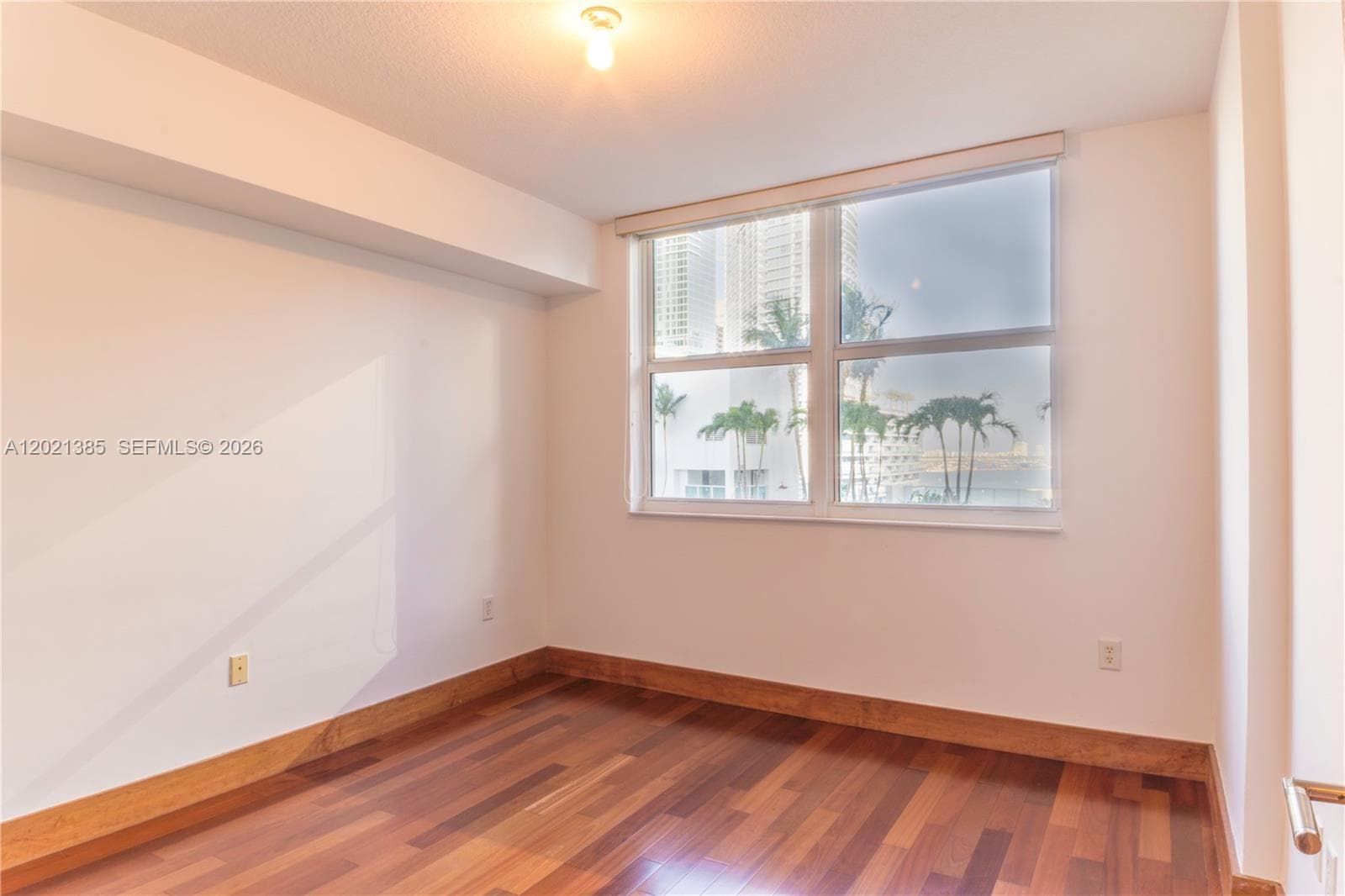 31 SE 5th St 1208 photo 10