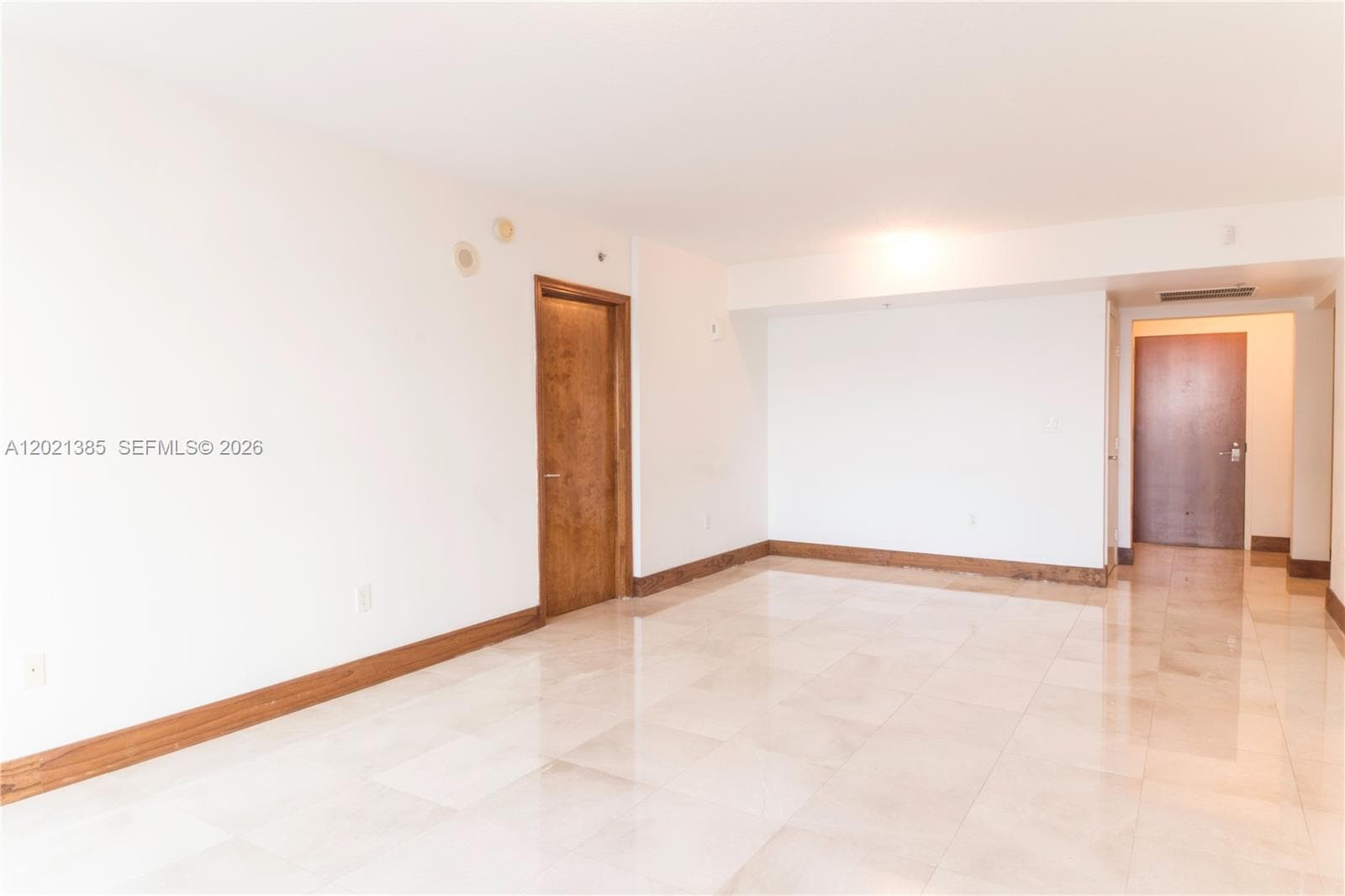 31 SE 5th St 1208 photo 4