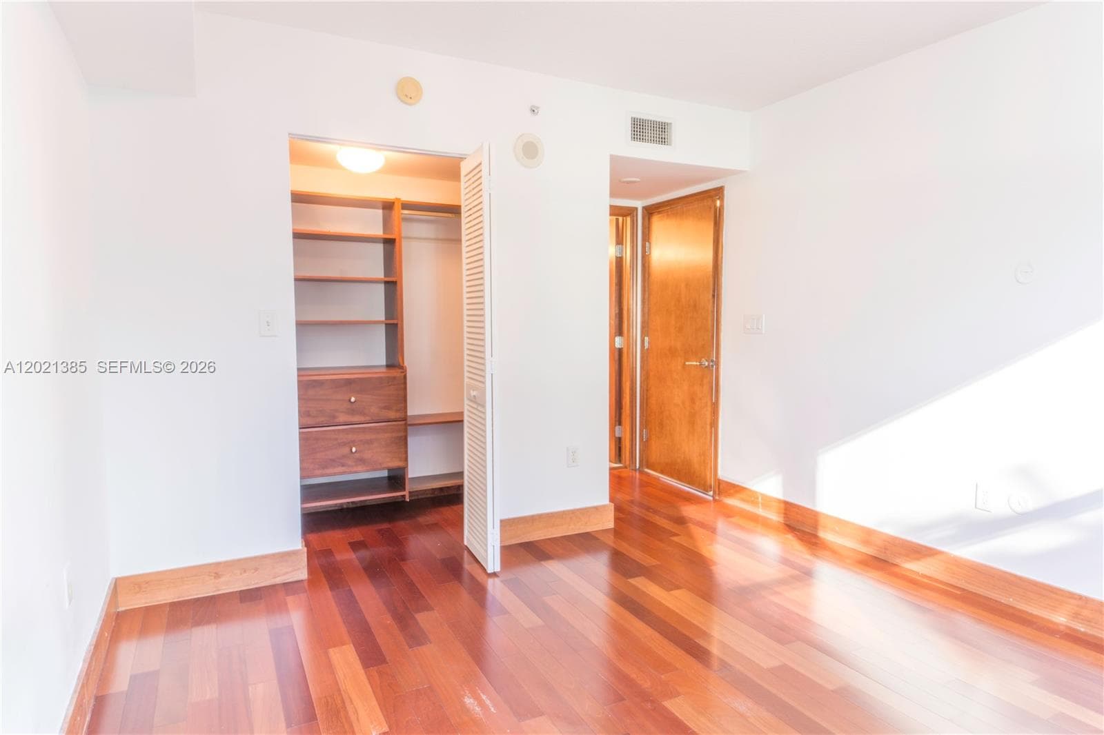 31 SE 5th St 1208 photo 8