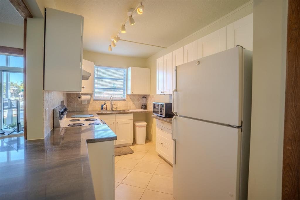2731 NE 14th Street 138 photo 6