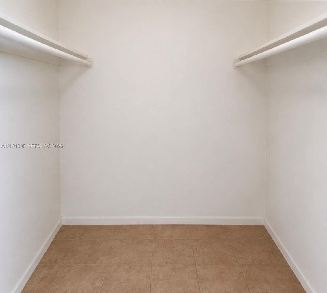 2020 NE 135th St 310 photo 11