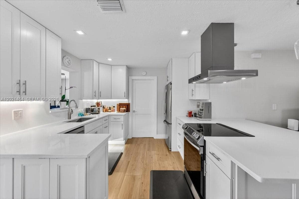 164 30th St photo 22