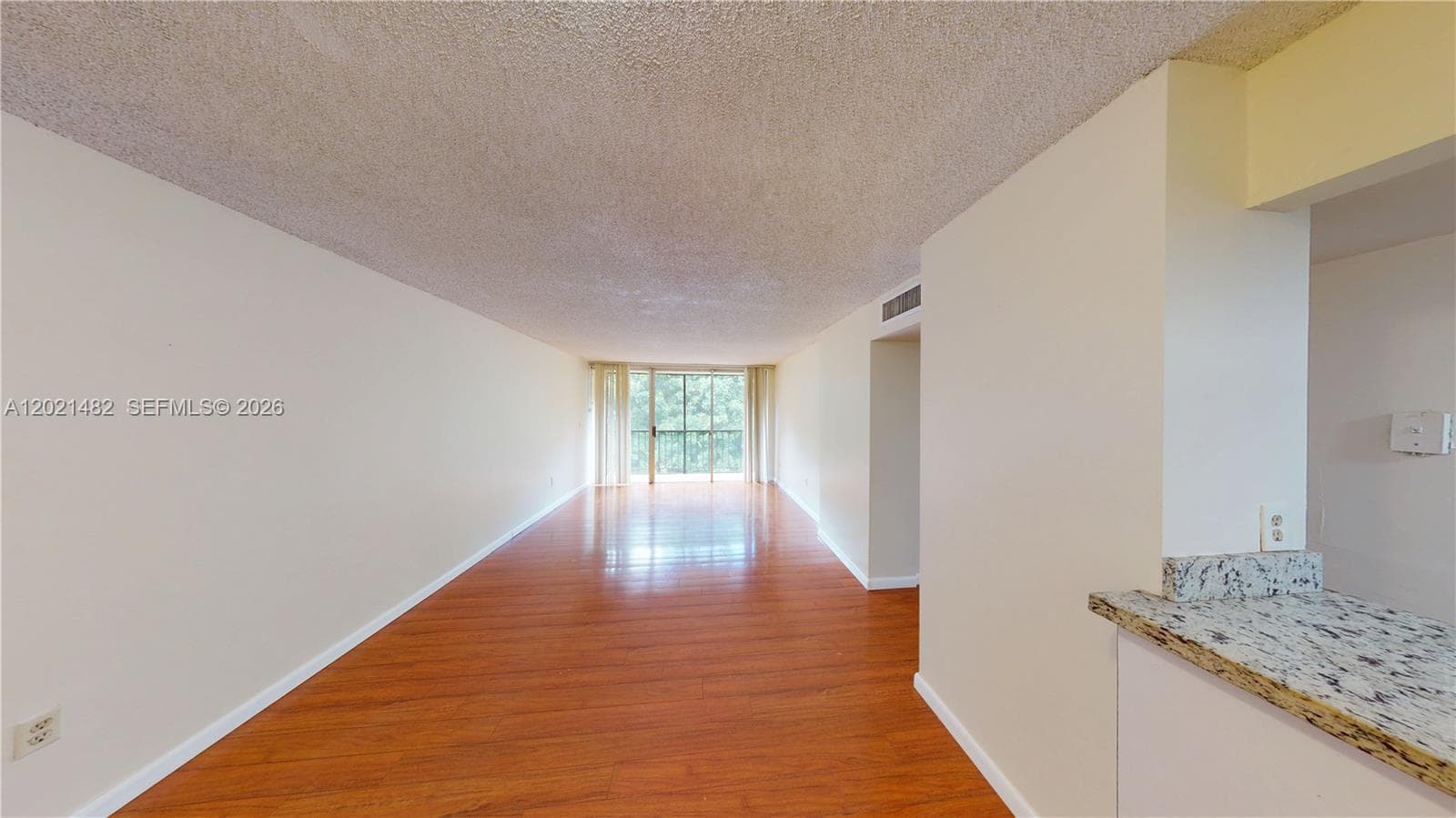 8860 Fontainebleau Blvd 405 photo 3