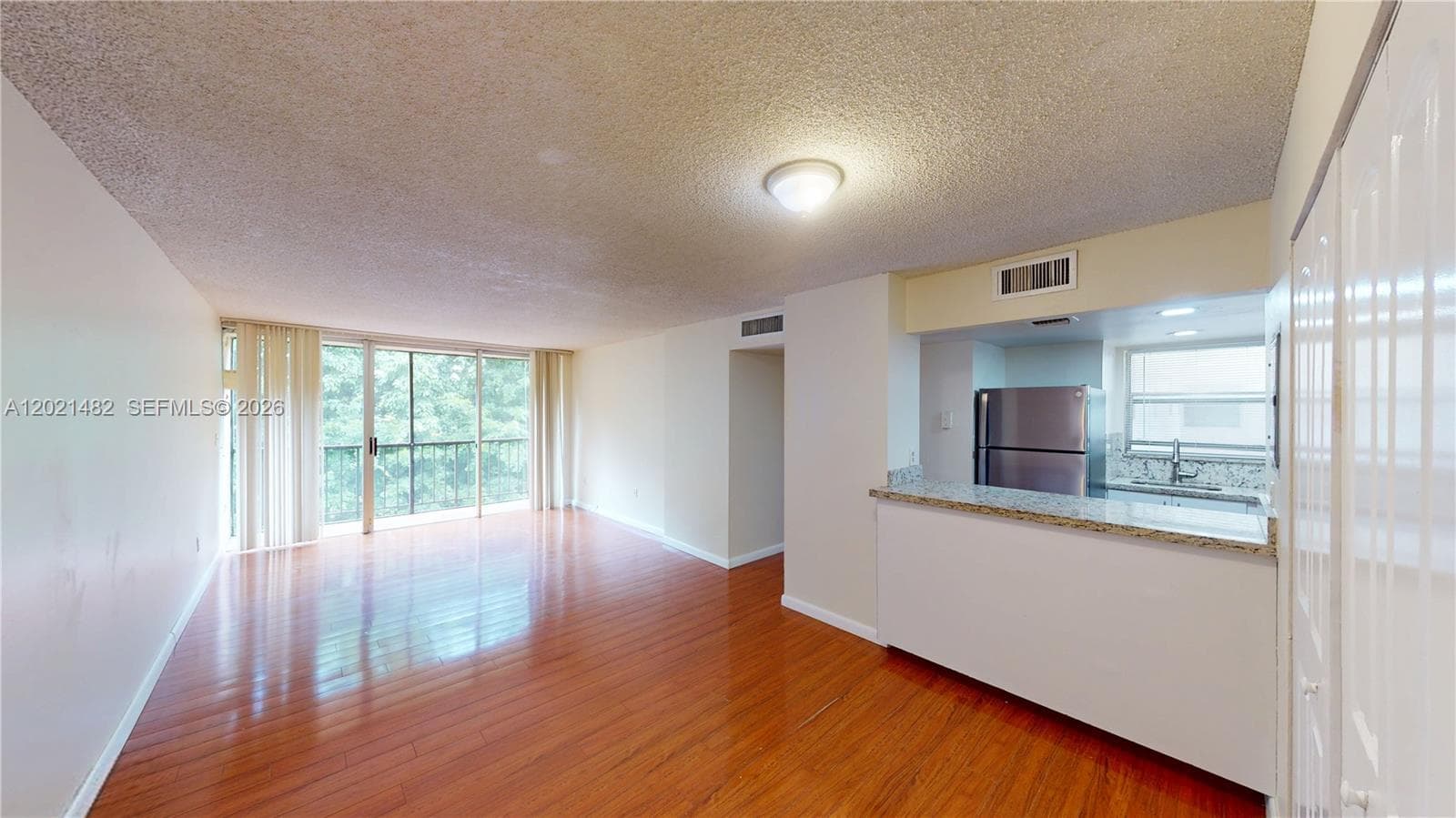 8860 Fontainebleau Blvd 405 photo 1
