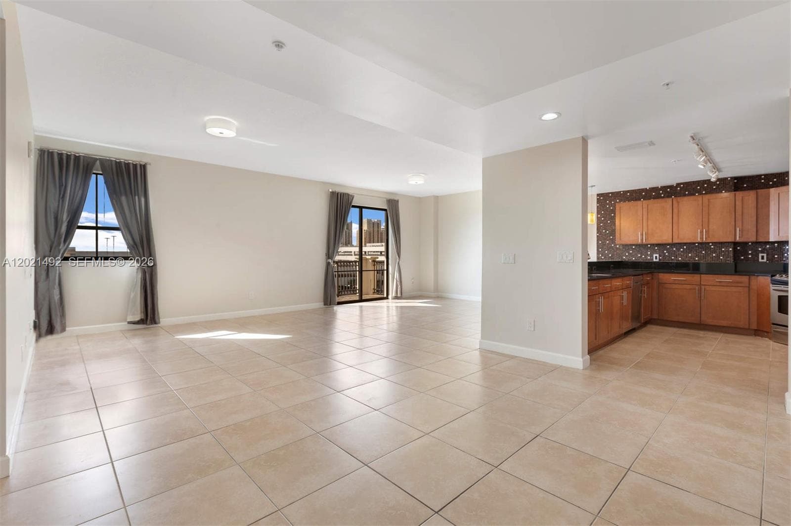 8390 SW 72nd Ave 412 photo 2
