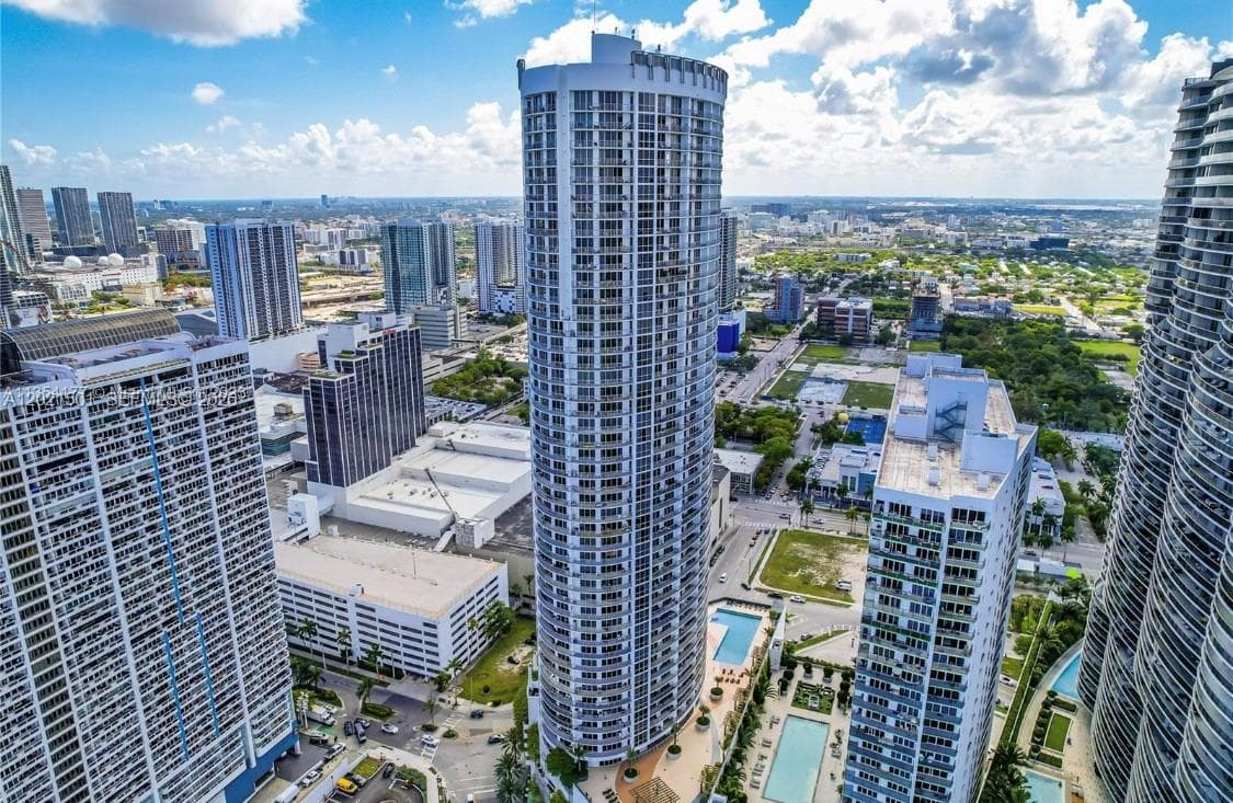 1750 Bayshore Dr 4305 photo 2