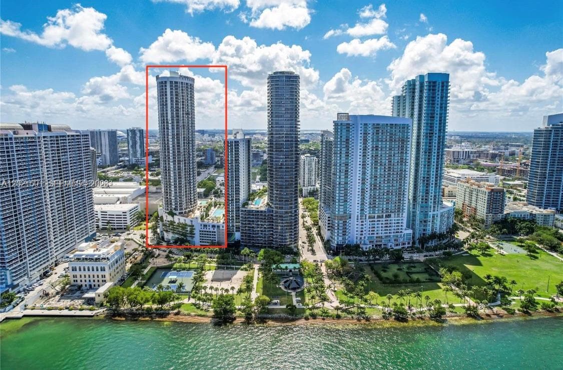 1750 Bayshore Dr 4305 photo 3