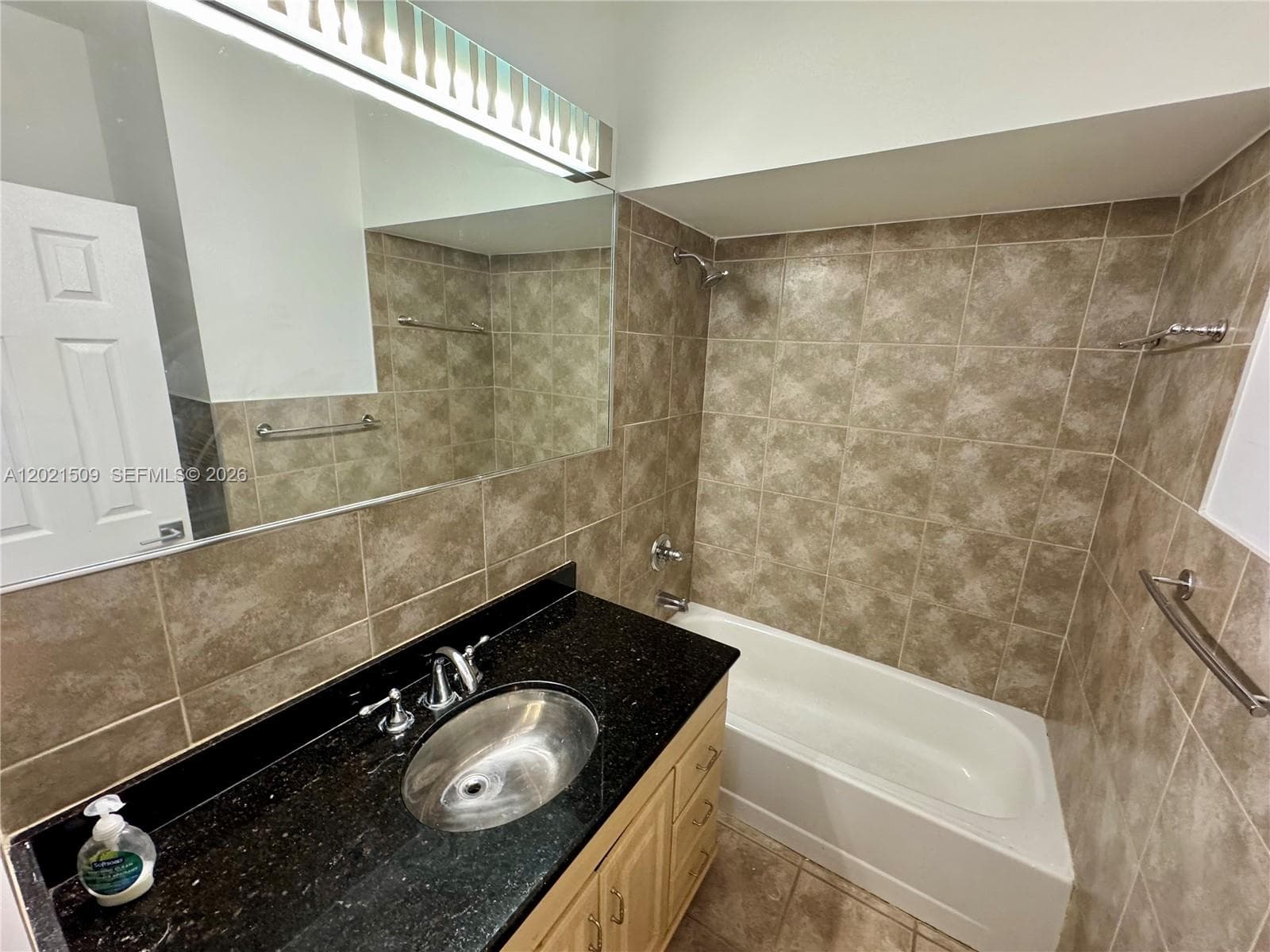 2408 NE 135th St 2408 photo 17
