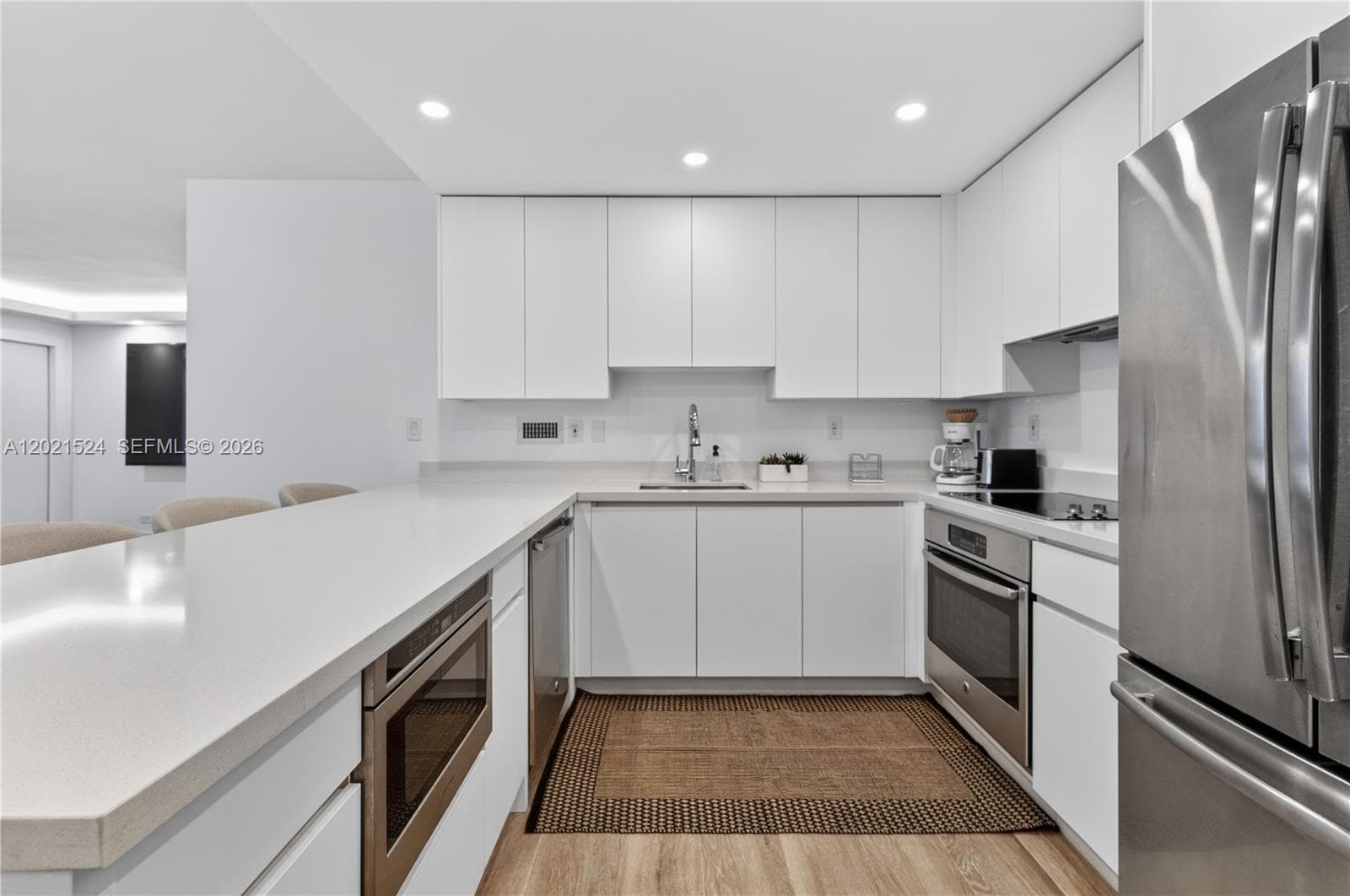 2301 Collins Ave 415 photo 17