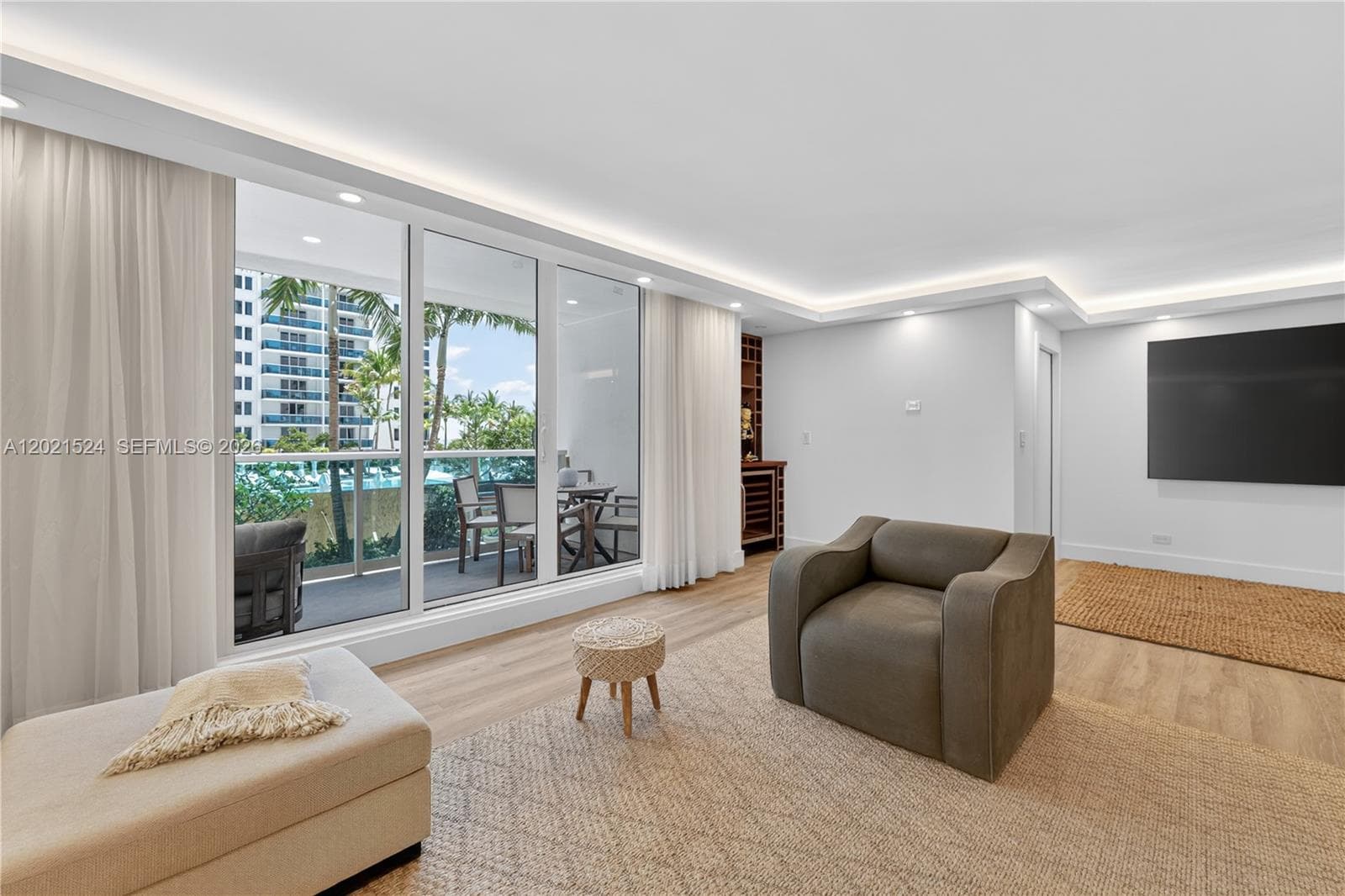 2301 Collins Ave 415 photo 14