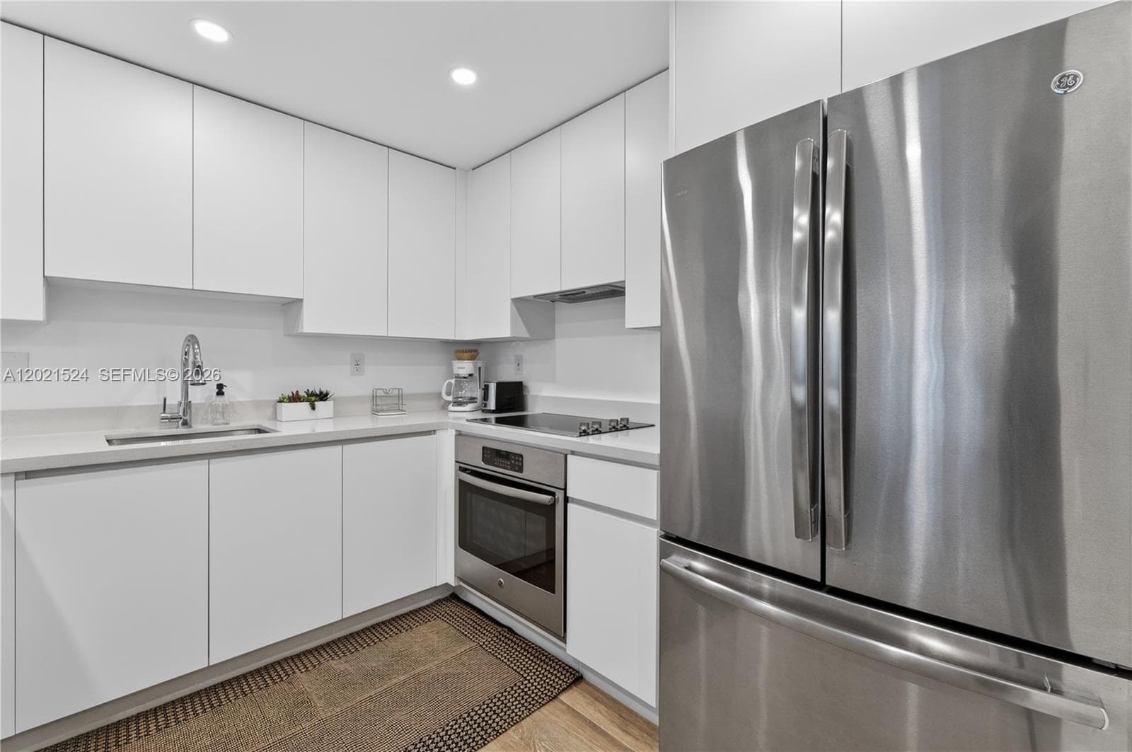 2301 Collins Ave 415 photo 18