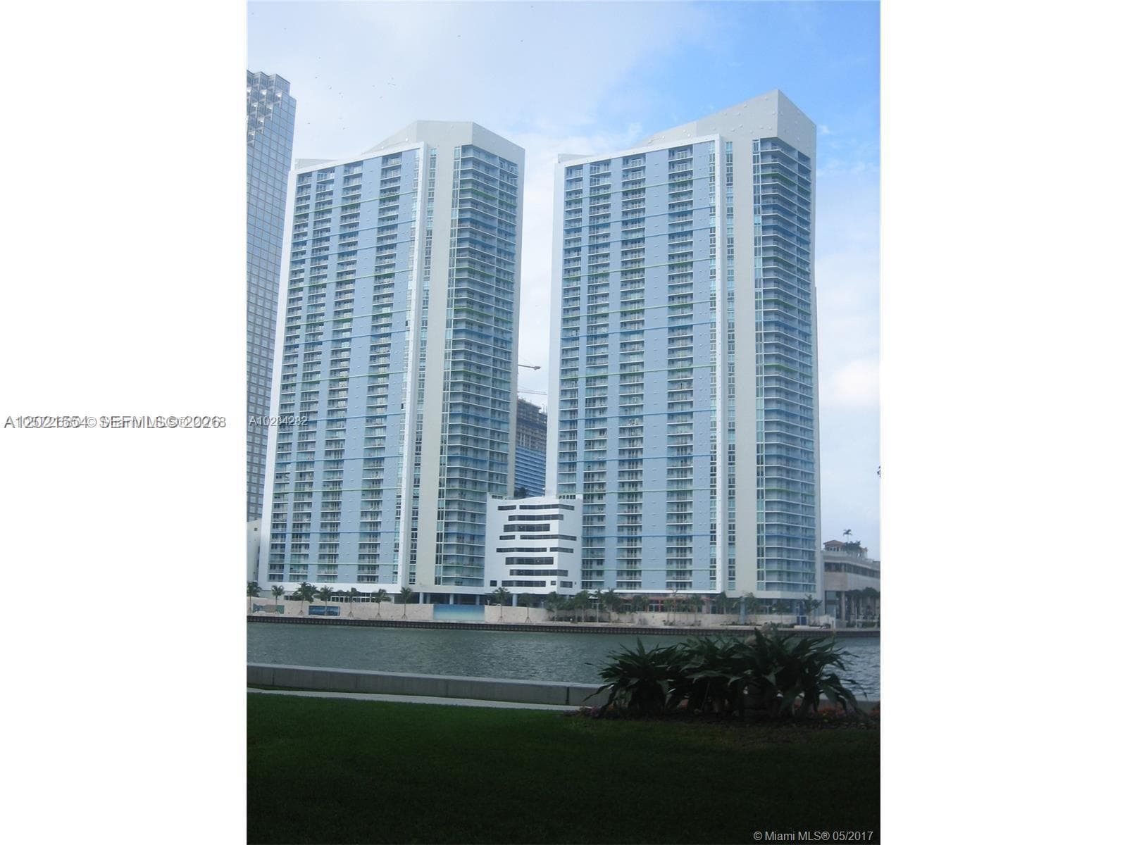 325 S Biscayne Blvd 2115 photo 1