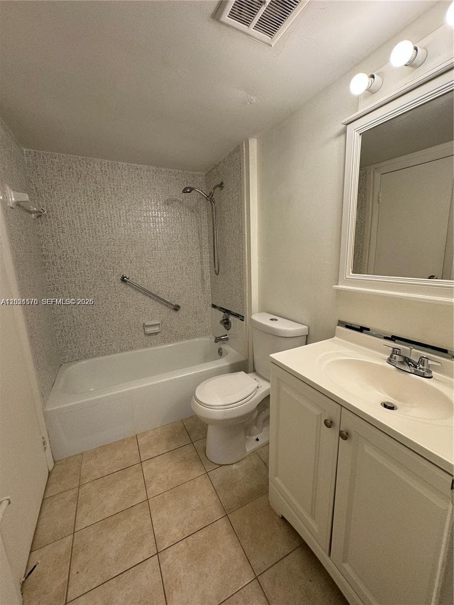 16465 22nd Ave 405 photo 7