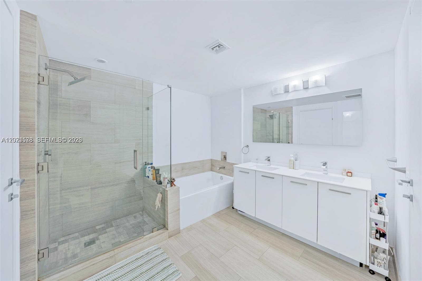1300 Brickell Bay Dr 2104 photo 11
