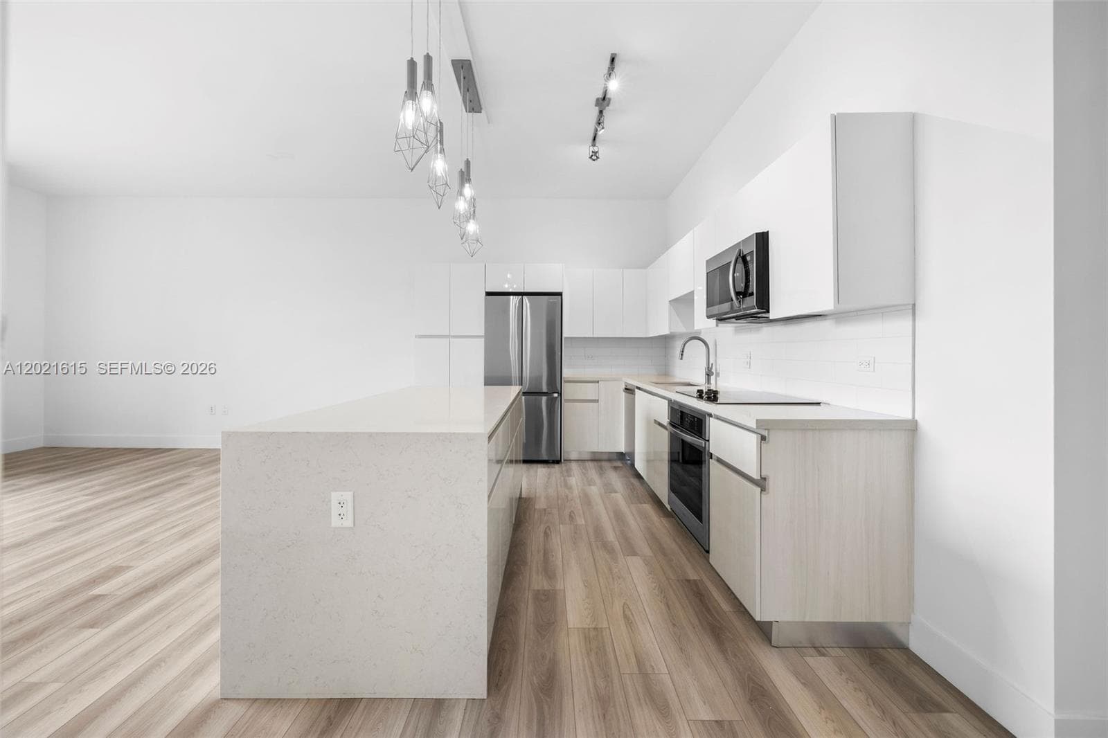 101 Diplomat Pkwy 308 photo 3
