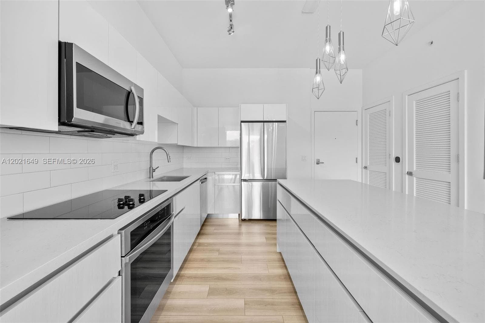 101 Diplomat Pkwy 204 photo 17