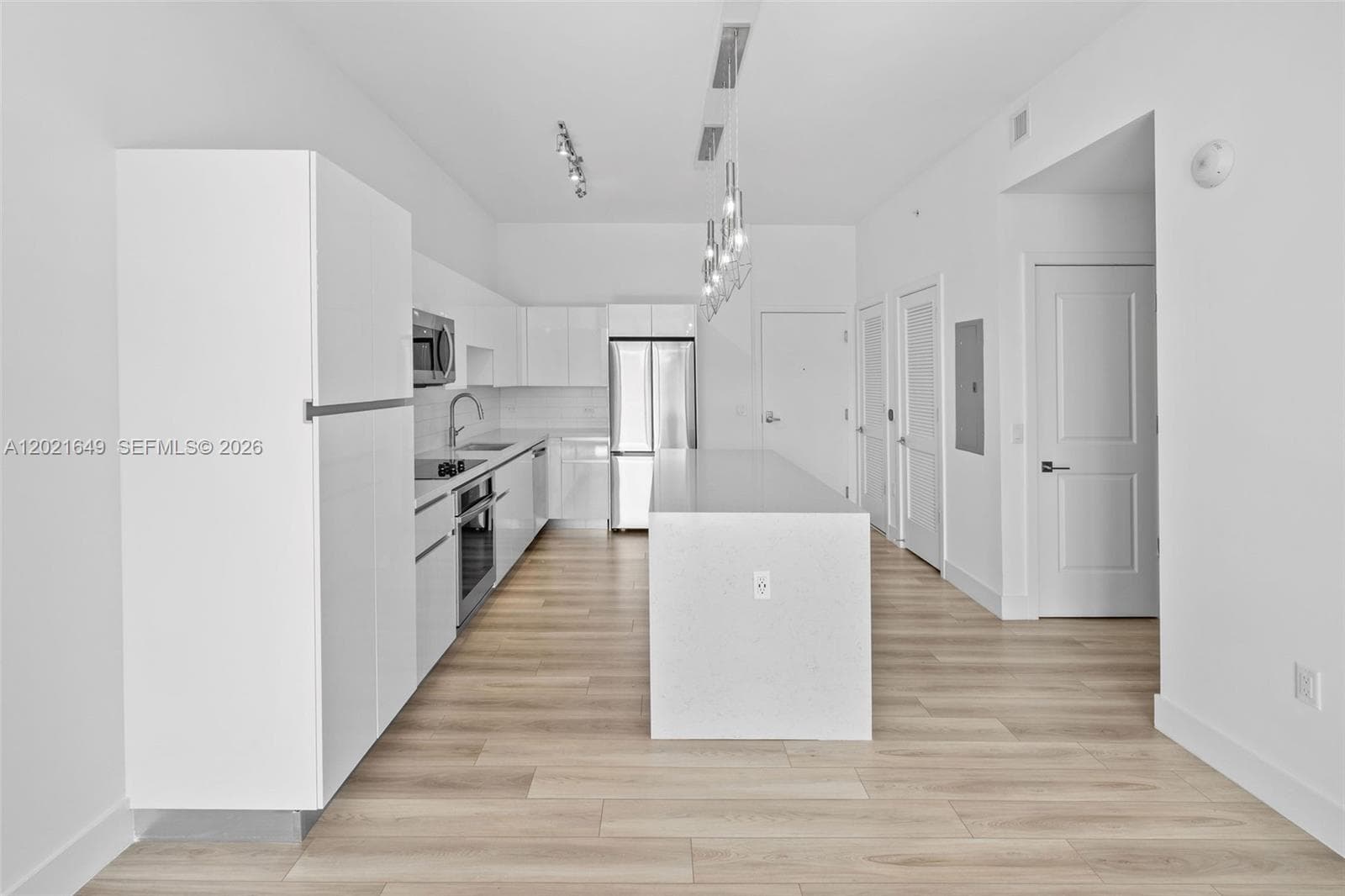 101 Diplomat Pkwy 204 photo 16