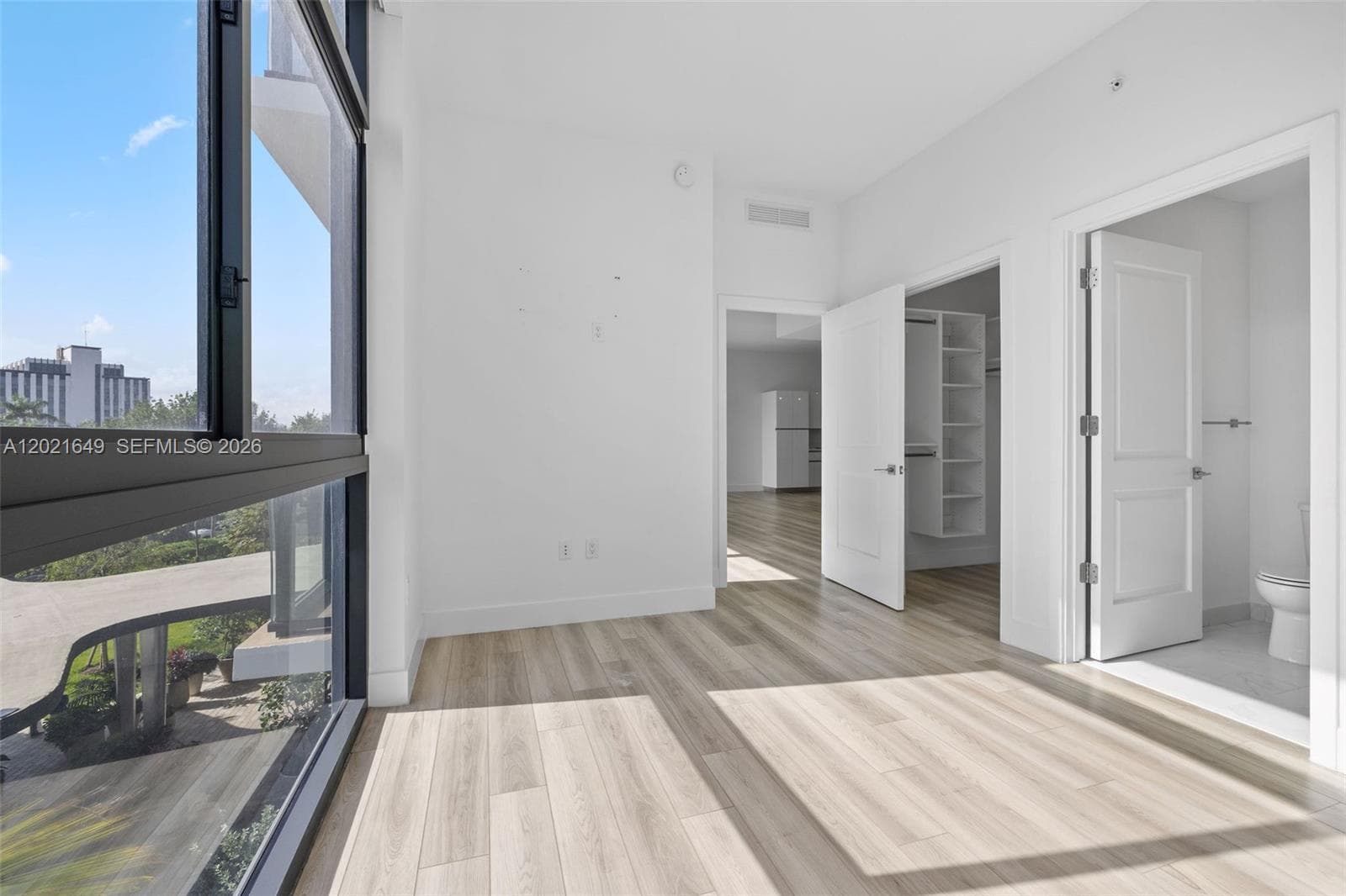 101 Diplomat Pkwy 204 photo 24
