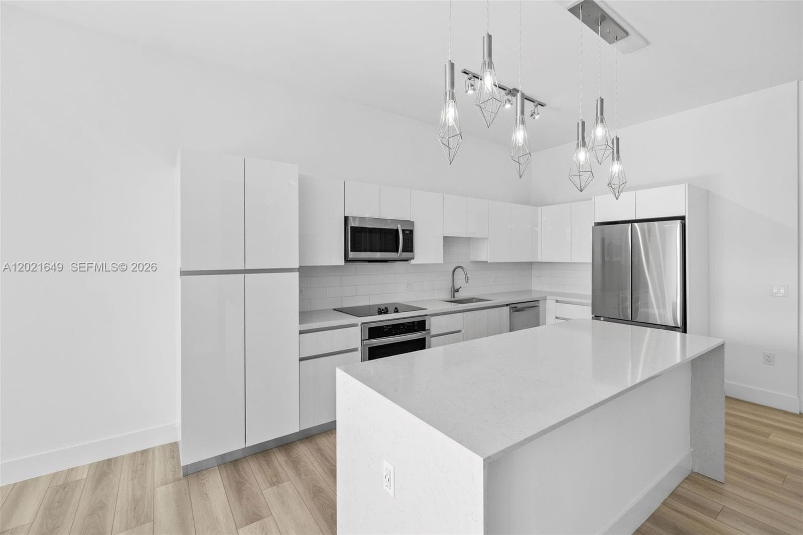 101 Diplomat Pkwy 204 photo 18