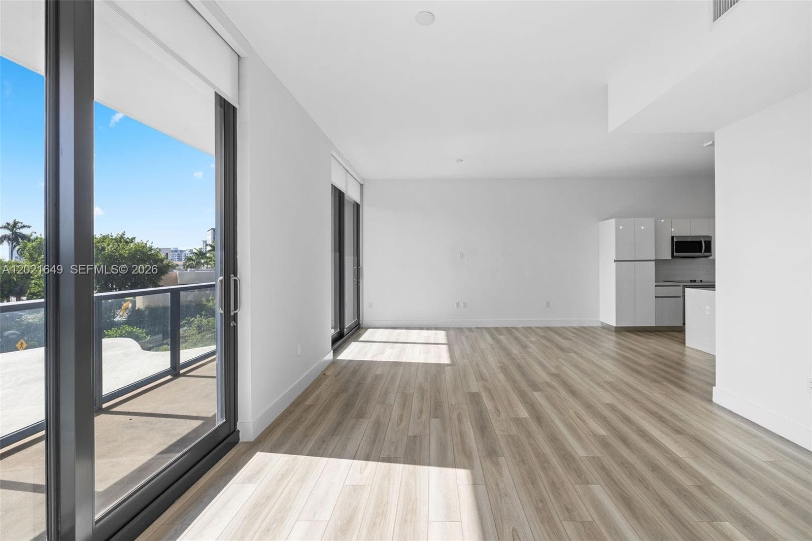 101 Diplomat Pkwy 204 photo 4