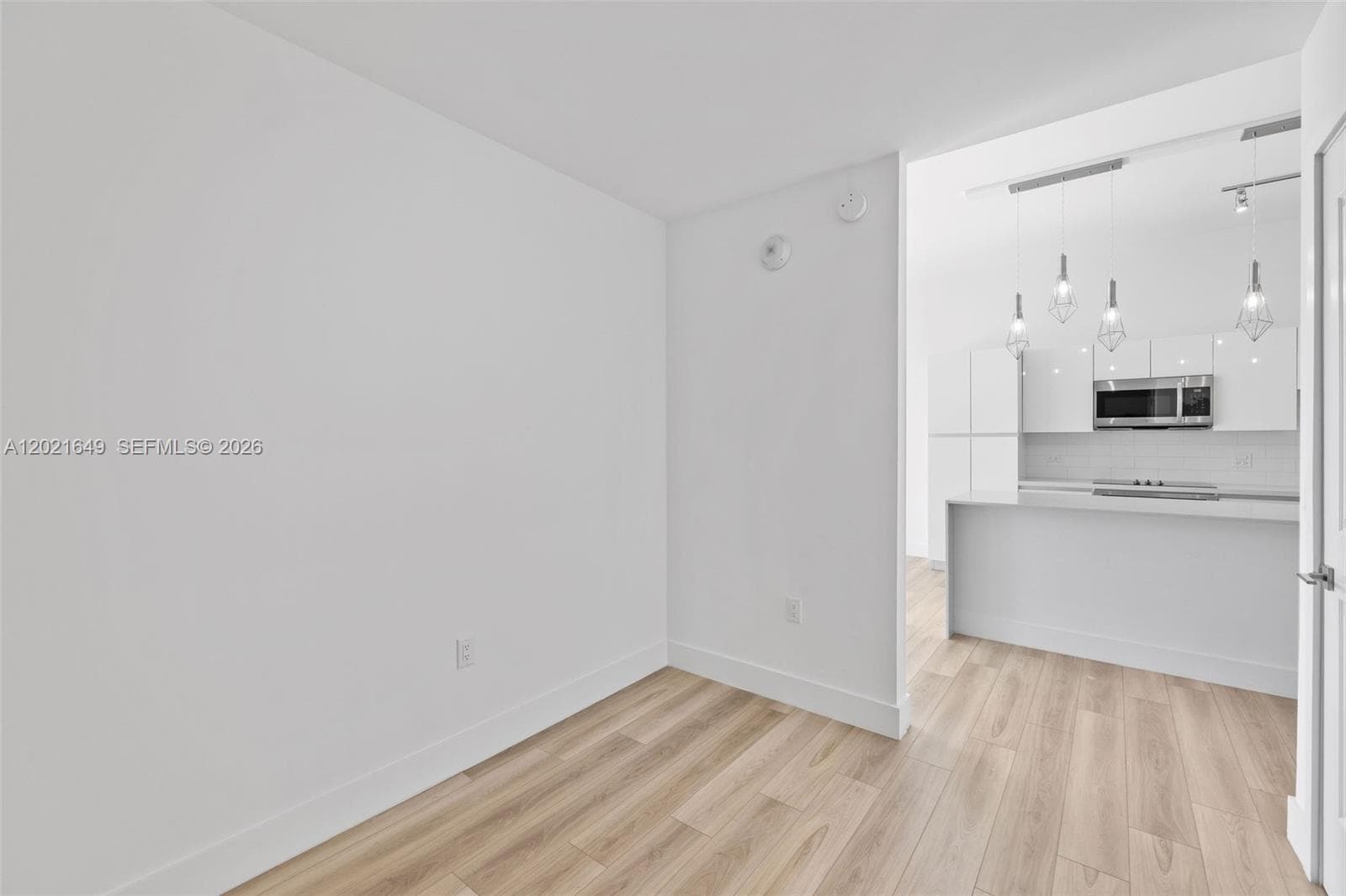 101 Diplomat Pkwy 204 photo 25