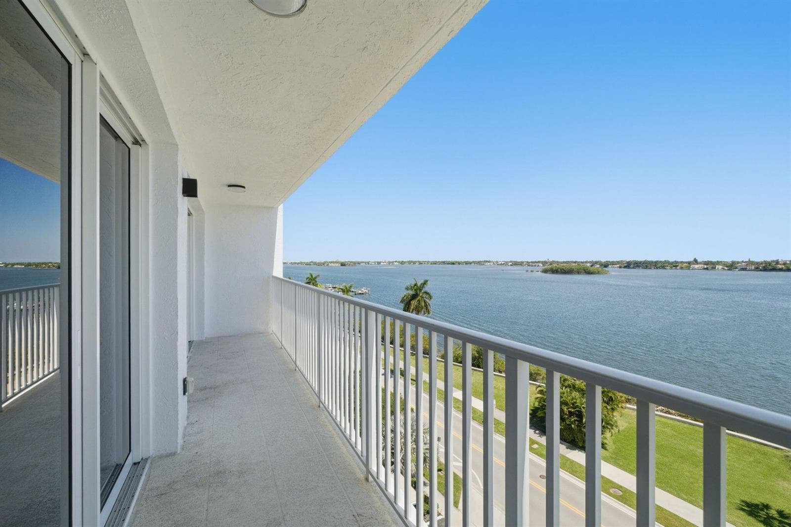3901 S Flagler Drive 802 photo 8