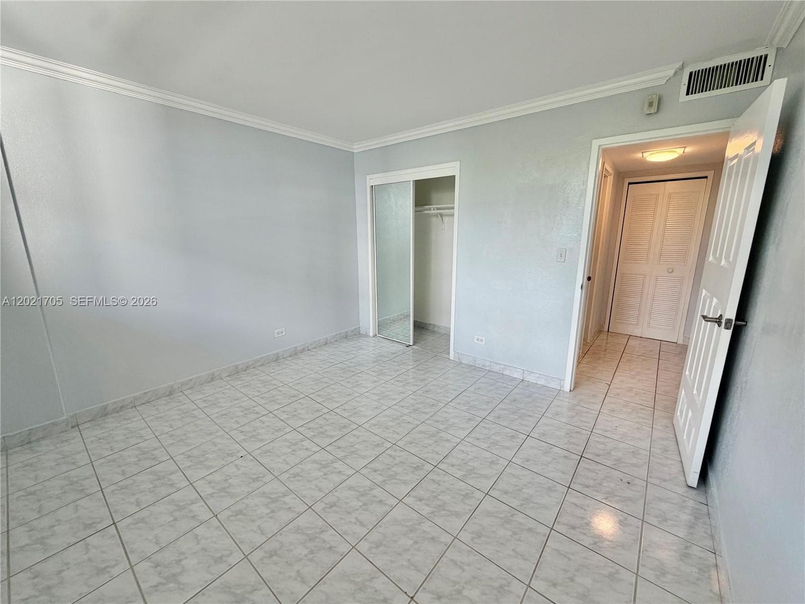 3660 NE 166th St 414 photo 6